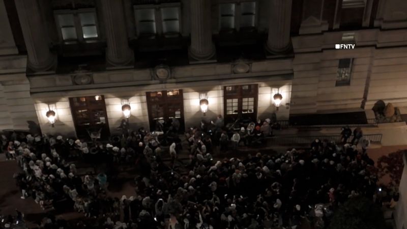 Protesters breach and barricade inside main Columbia University building [Video]