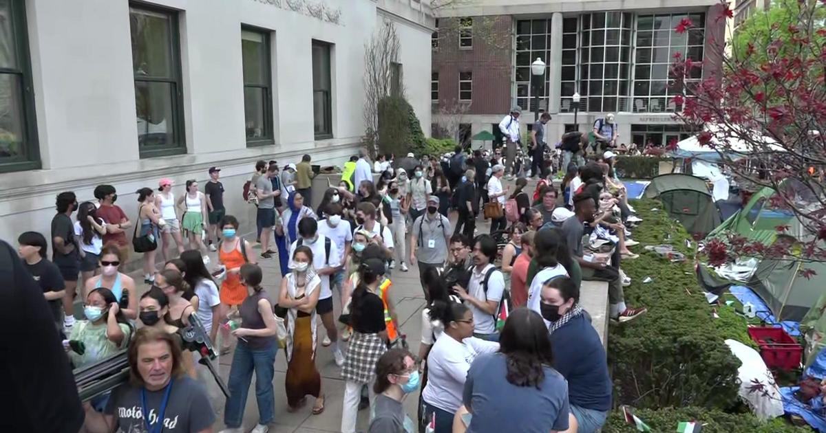 Tensions rise at Columbia protests after deadline to clear encampment passes. Here’s where things stand. [Video]