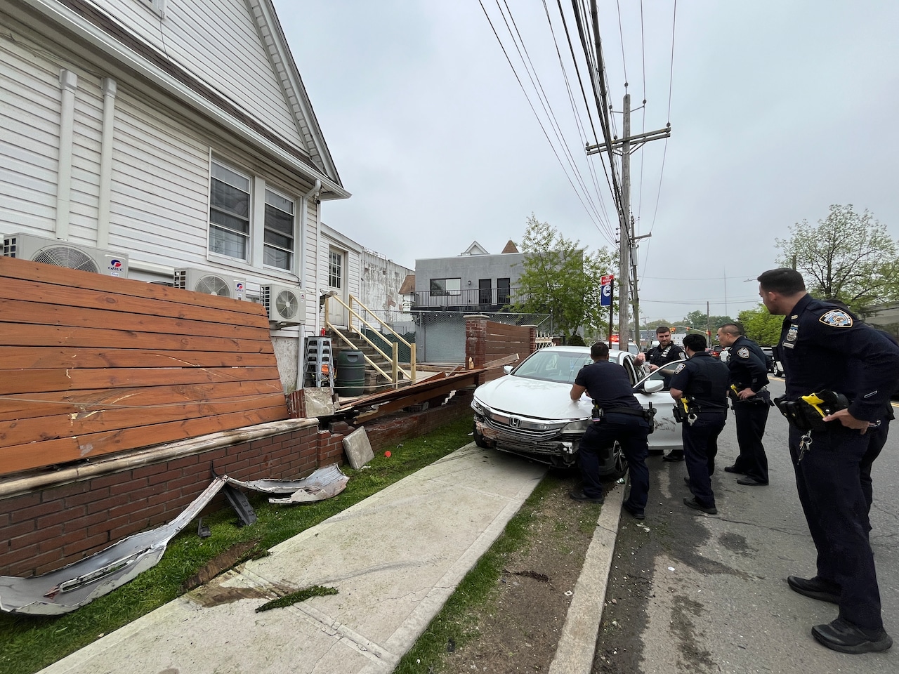 Cars careen into fence, store on Staten Island; 2 taken to hospital [Video]