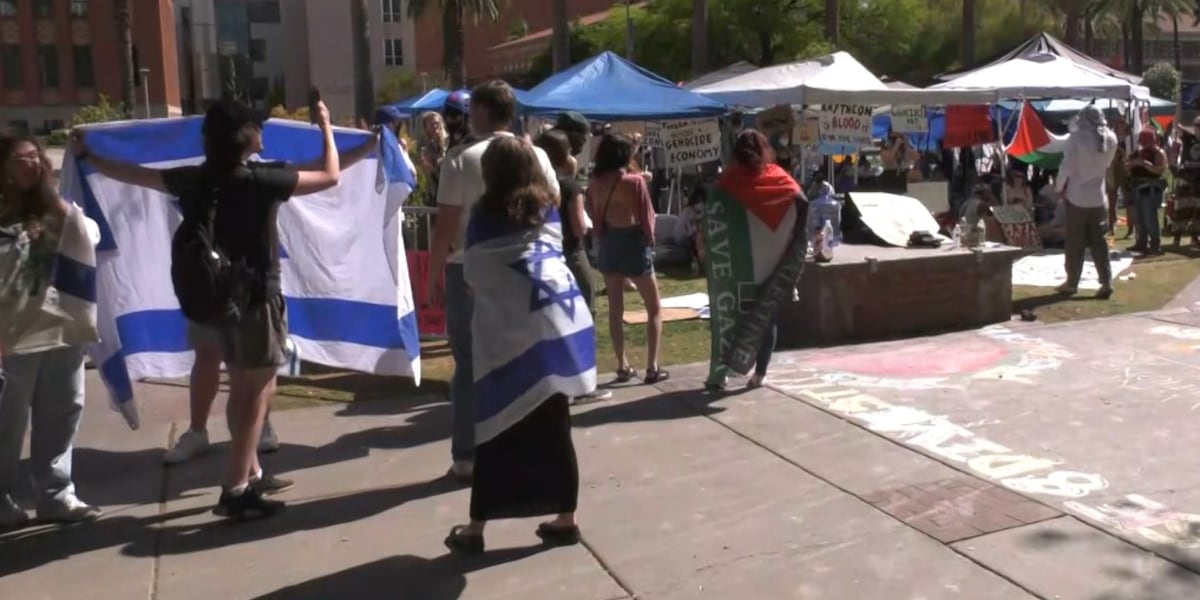 Palestinian supporters protest on University of Arizona campus [Video]