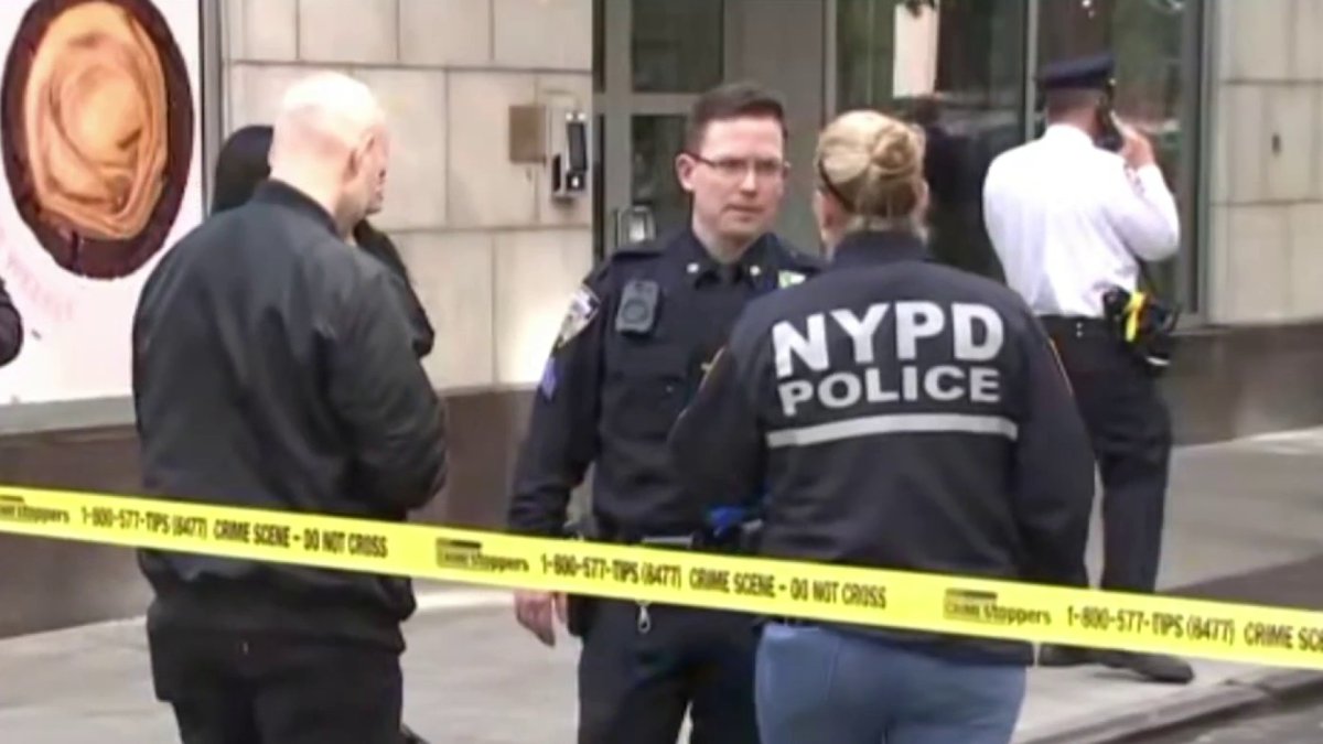 Cops shoot, kill armed man in Manhattan  NBC New York [Video]