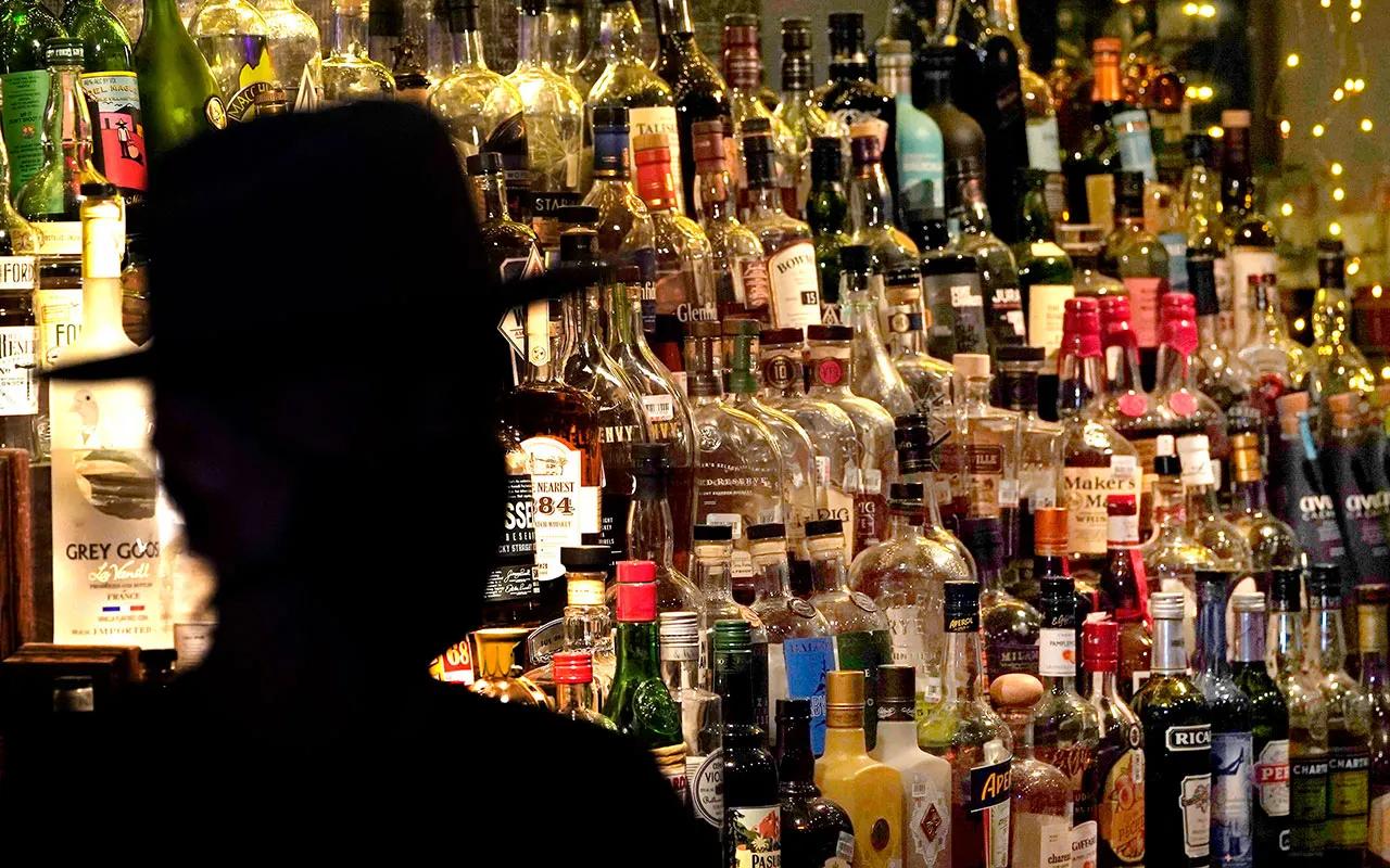 US health experts recommend less alcohol as new research challenges benefits [Video]