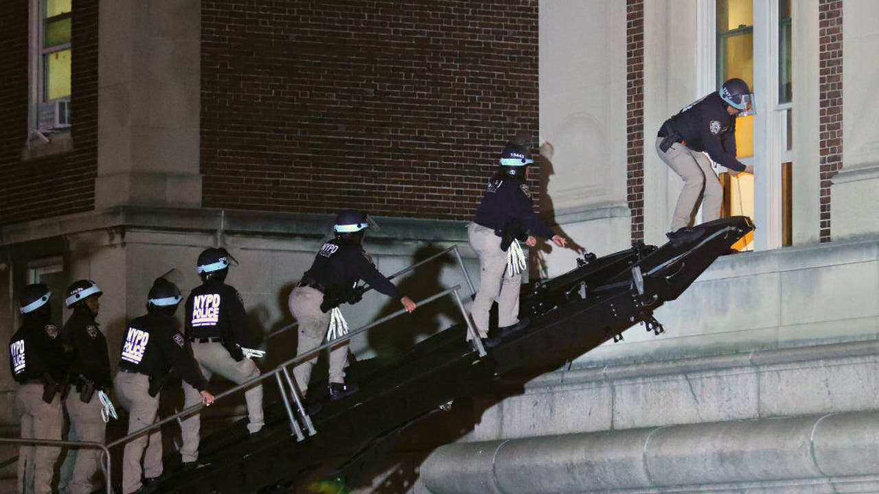 NYPD clear Columbia campus protest; police break into occupied Hamilton Hall [Video]