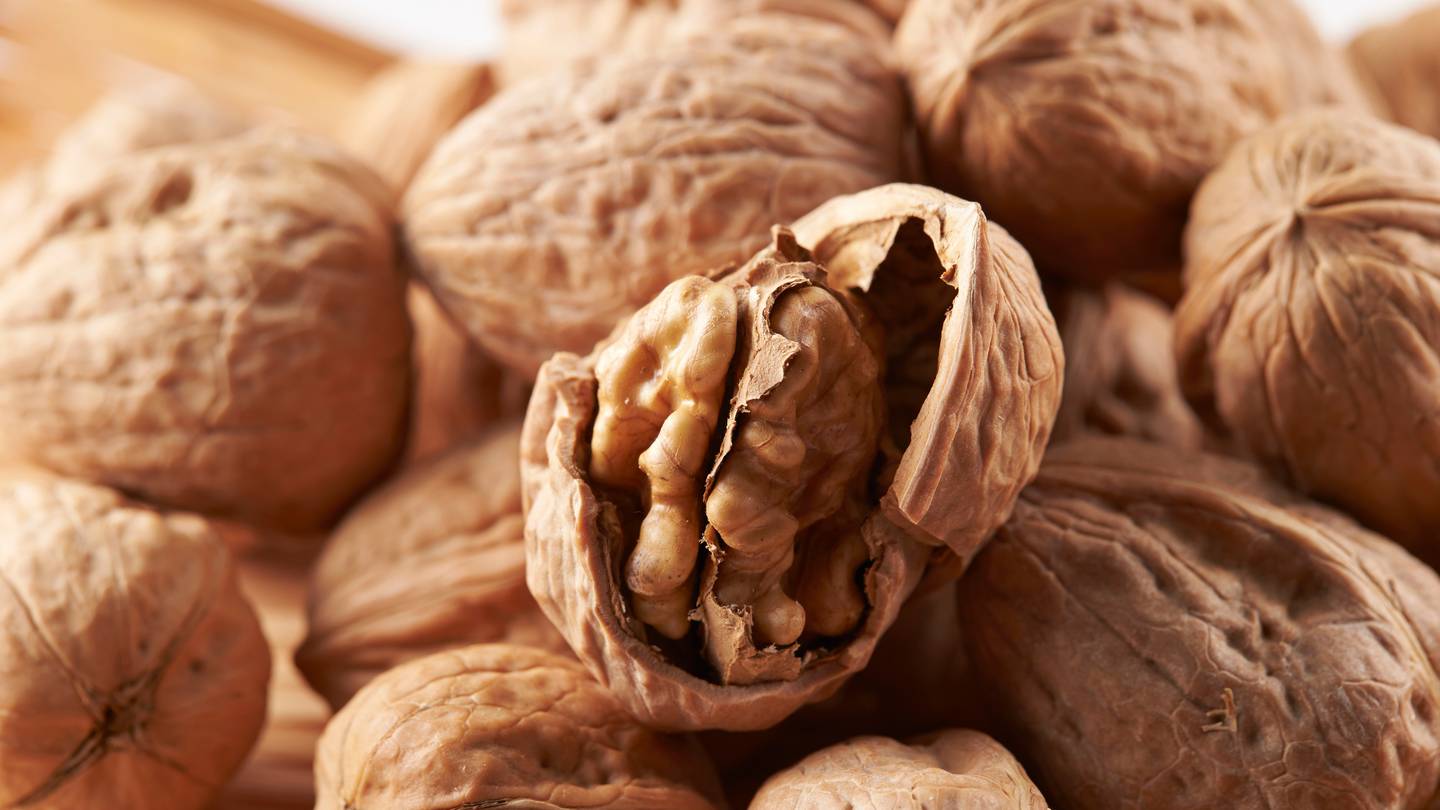 Bulk organic walnuts linked to E. coli outbreak  WSOC TV [Video]