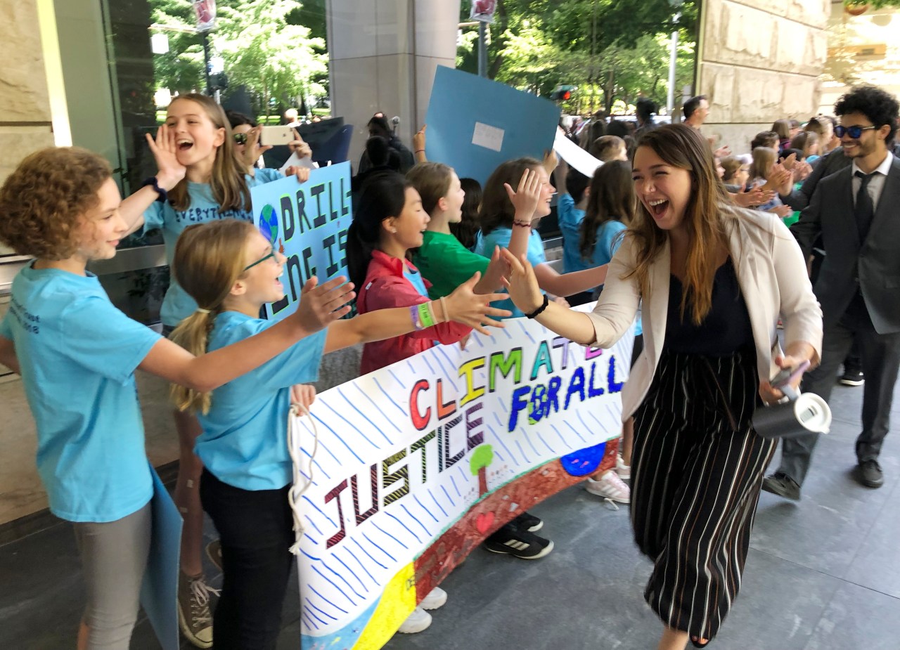 Appeals court rejects climate change lawsuit by young Oregon activists against US government | KLRT [Video]