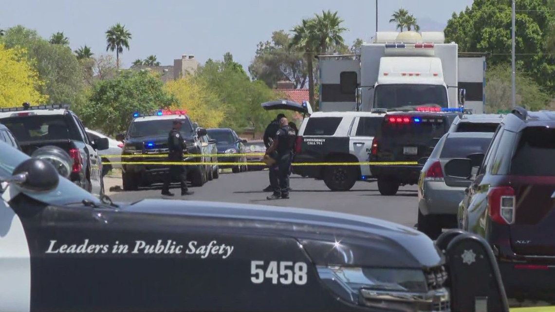 Suspect dies after shooting involving police in Mesa [Video]