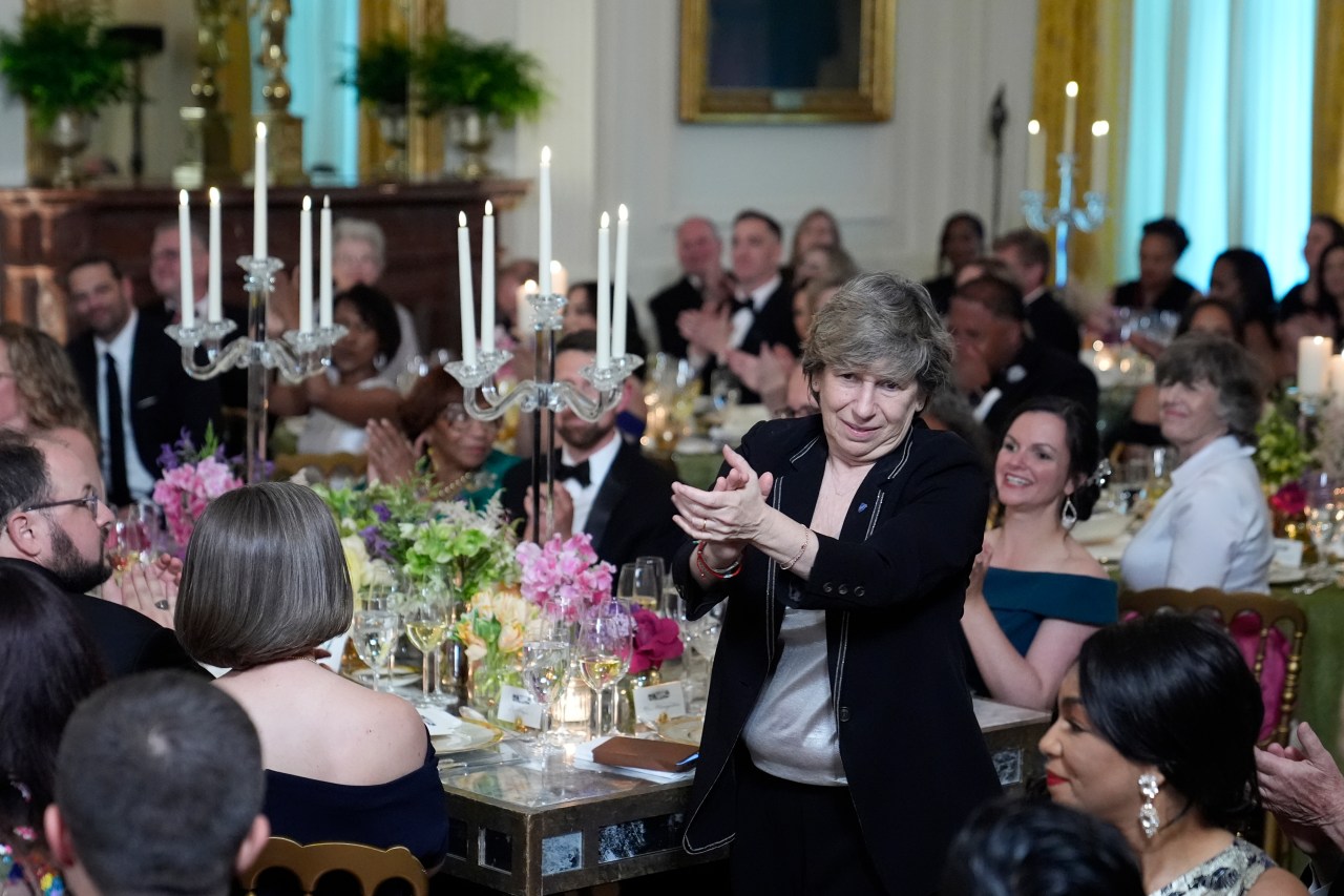 Jill Biden recognizes her fellow teachers at a swanky White House dinner for answering a calling | KLRT [Video]
