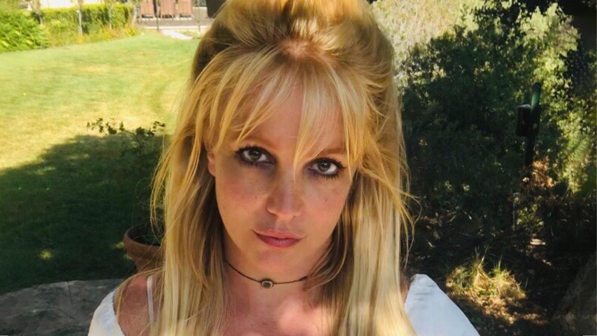 Britney Spears vows to flee LA and move to Boston after cops tended to barefoot star over fight with boyfriend Paul [Video]