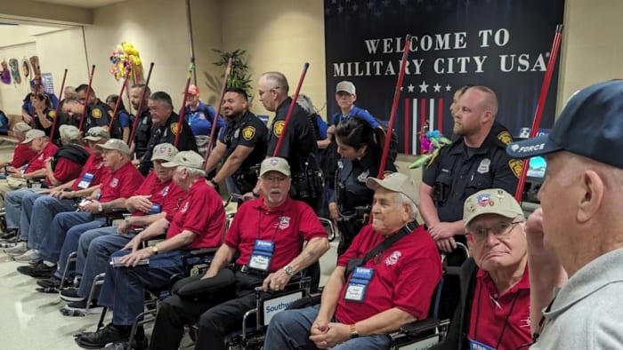 Nonprofit flies 20 veterans to Washington D.C. to see memorials built in honor of service [Video]