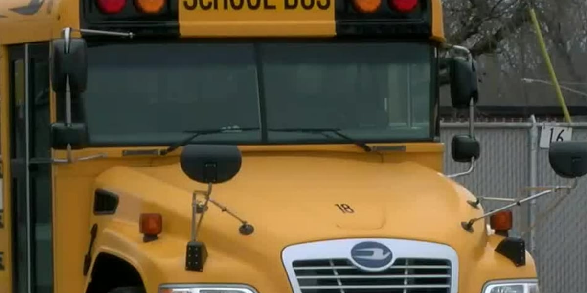 School district paying families to drive kids to school amid bus driver shortage [Video]