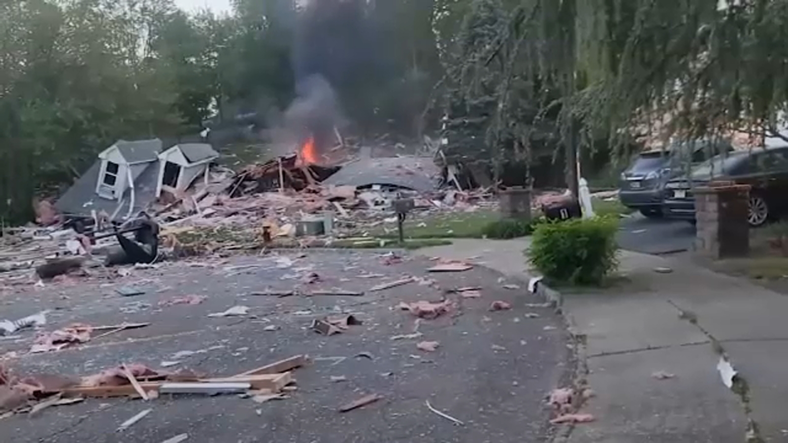 South River, New Jersey, home explosion kills retired member of Newark police force; another man injured [Video]