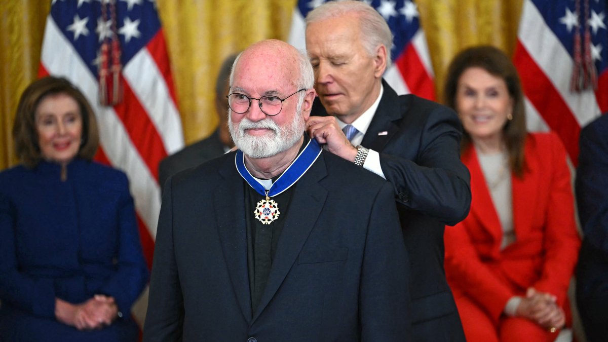 LAs Father Gregory Boyle receives Presidential Medal of Freedom  NBC Los Angeles [Video]