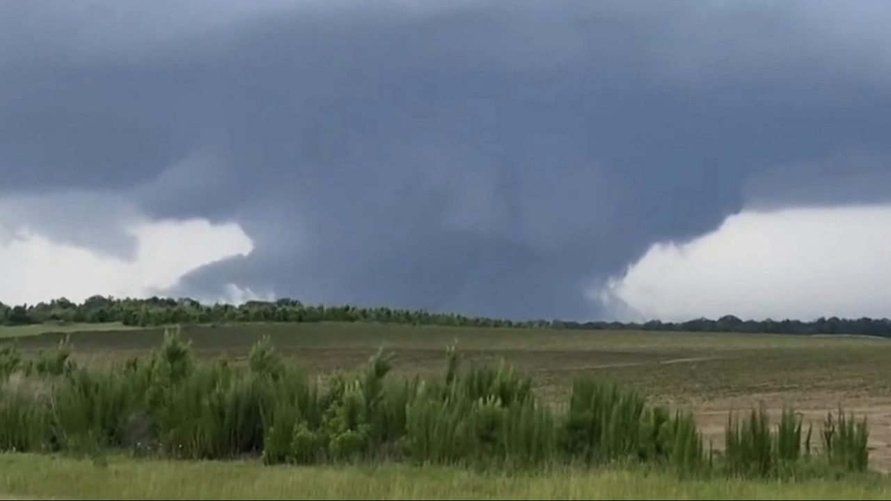 Whats the difference between F4 and EF4 tornadoes? | KLRT [Video]