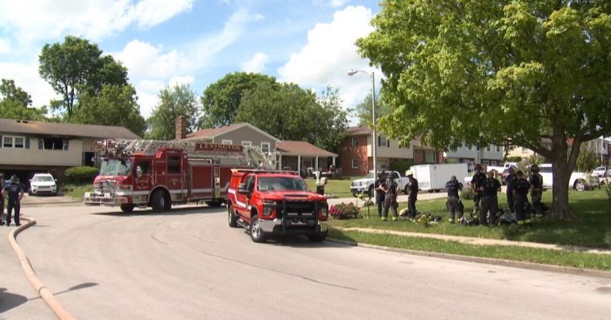 Firefighter, resident taken to hospital after Lexington house fire [Video]