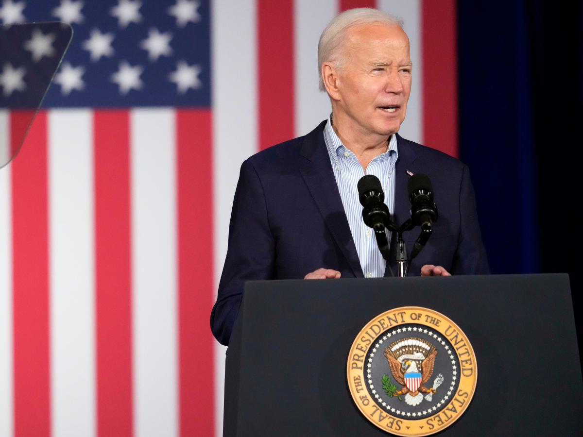 New poll reveals a major warning sign for Biden and Democrats in key down-ballot races [Video]