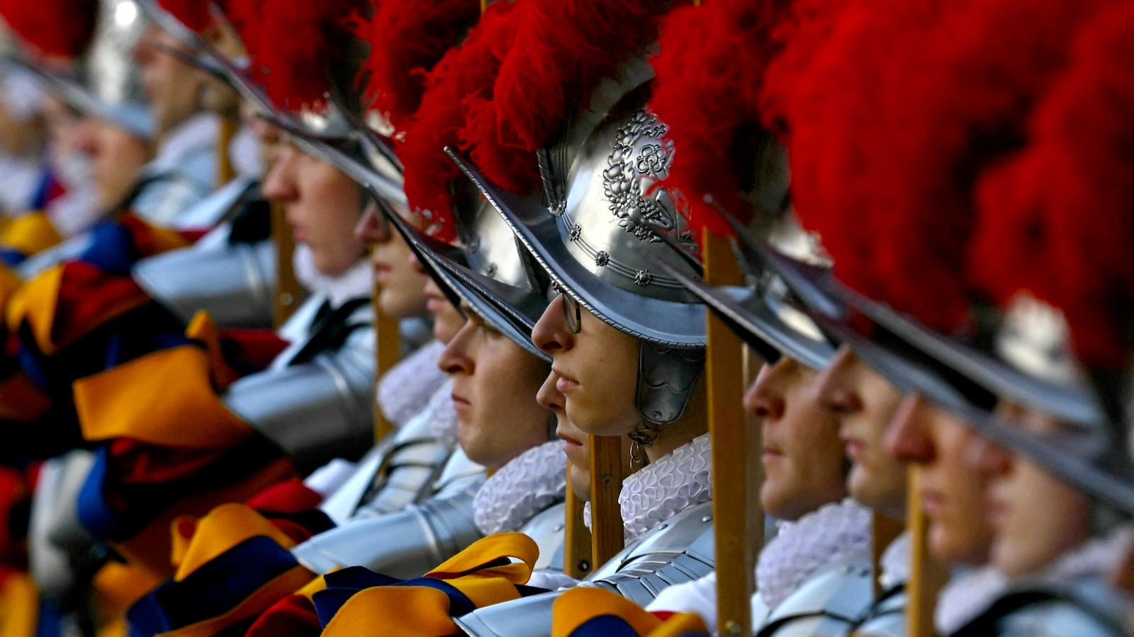 34 recruits join Vatican’s Swiss Guard, swearing allegiance to Pope Francis [Video]