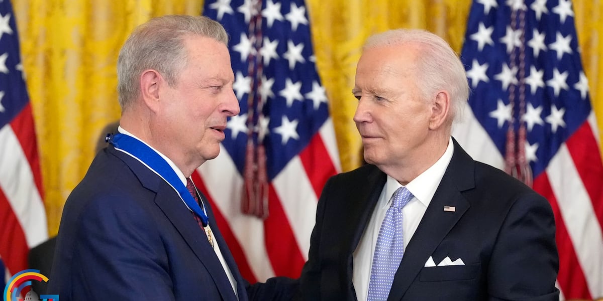President Biden awards Presidential Medals of Freedom [Video]