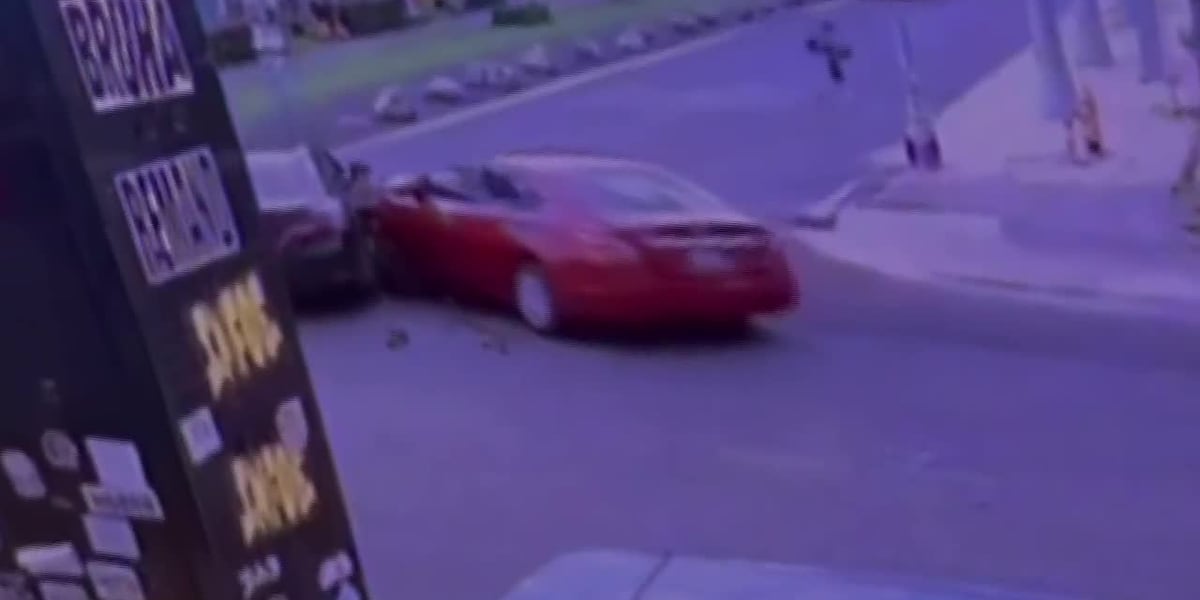 Woman crashes car chasing down suspected thief [Video]