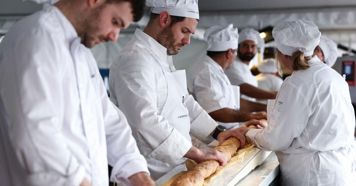 French bakers claim world record for longest baguette | [Video]