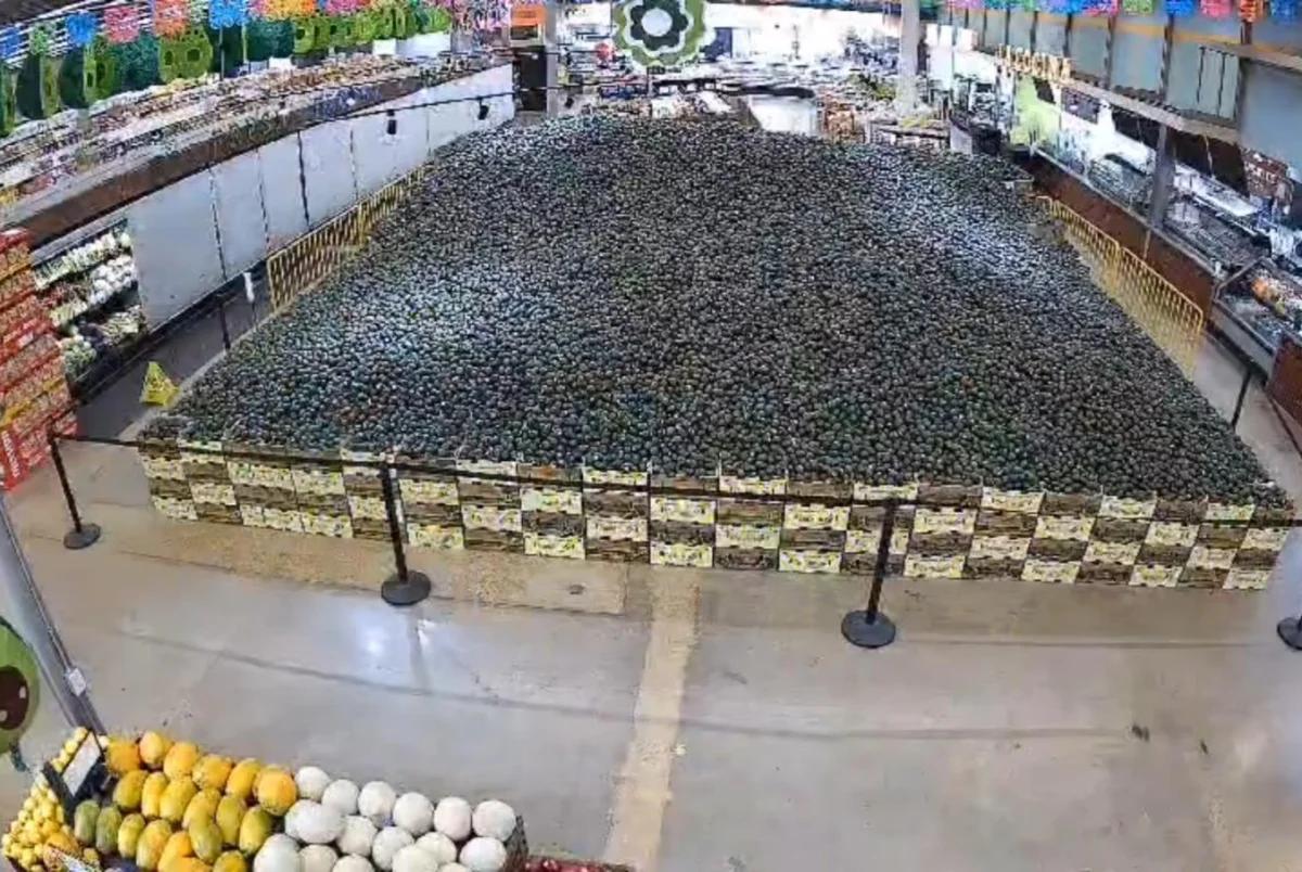 Holy guacamole: Texas store’s display of avocados breaks world record [Video]