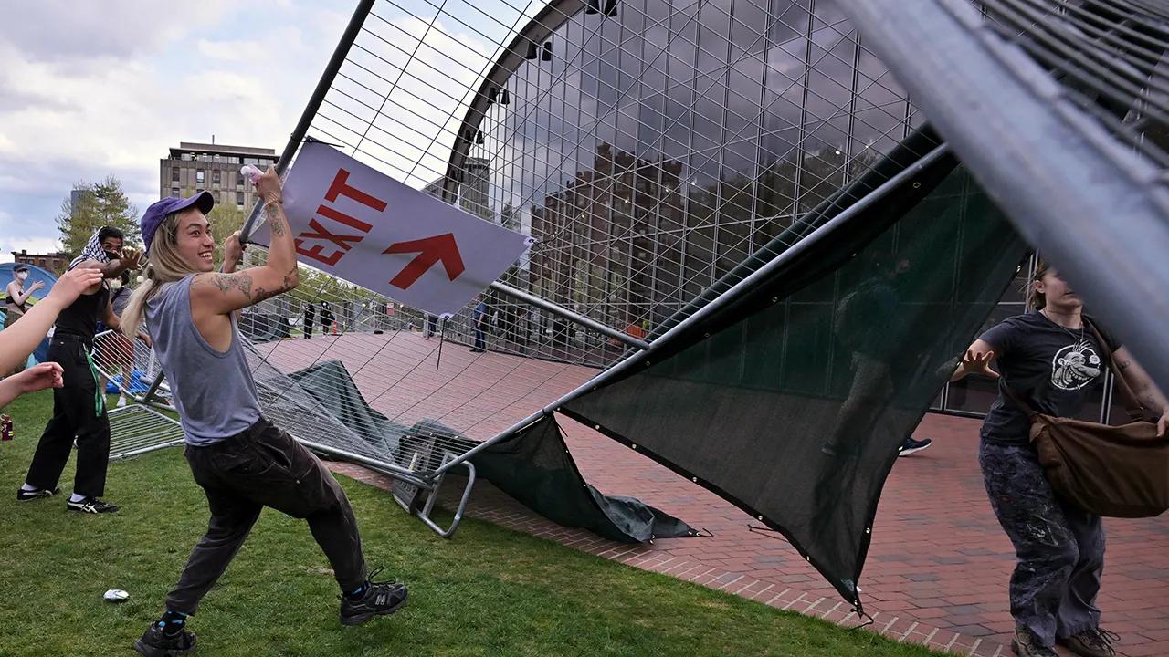 Anti-Israel agitators at MIT take down barrier, retake campus encampment after police cleared it [Video]