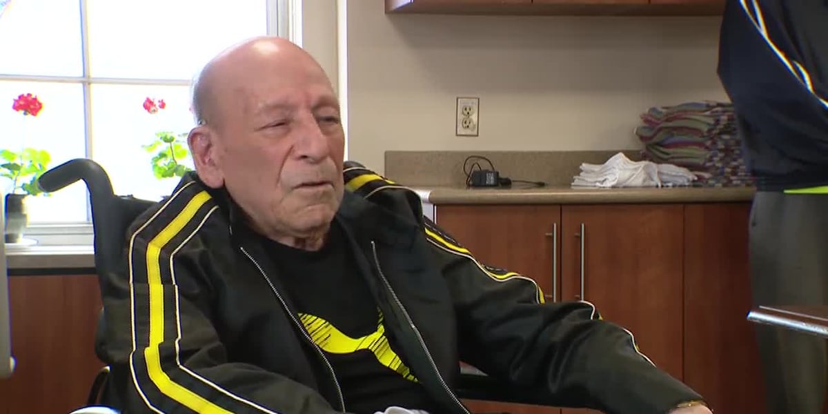 WWII veteran shares lifetime of memories as he turns 100 [Video]