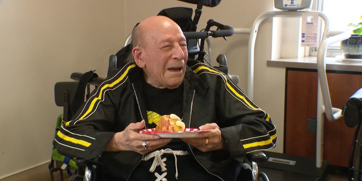 WWII veteran celebrates 100th birthday: Theres nothing like the USA [Video]