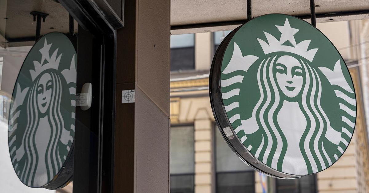 Former Starbucks CEO calls for revamped customer experience [Video]