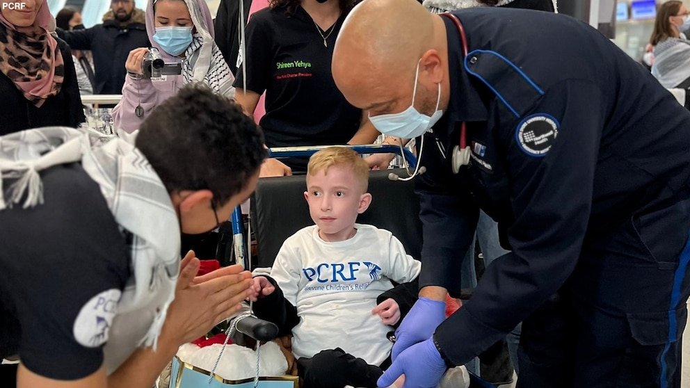 Video 4 Palestinian children arrive to US from Gaza for medical treatment [Video]