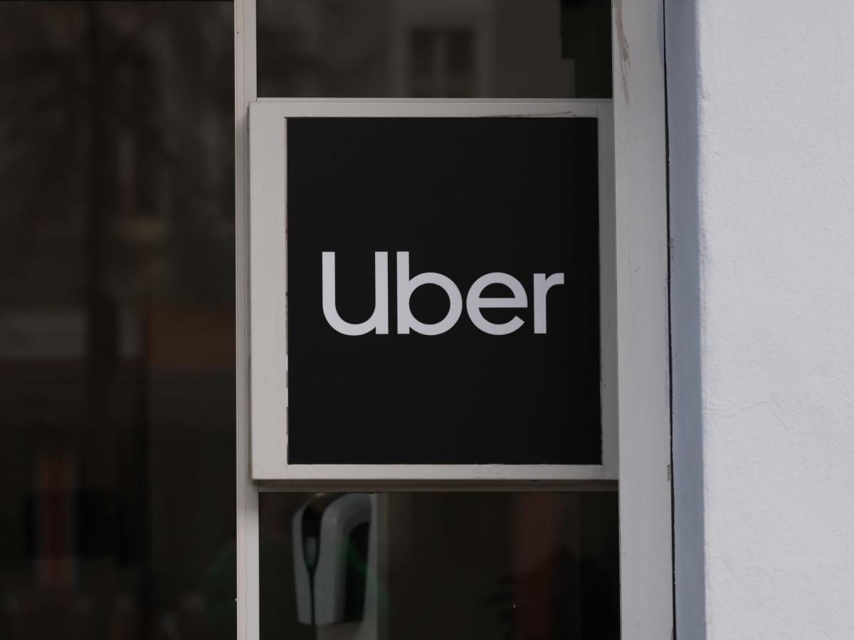Uber shares drop sharply in premarket trade after it misses on earnings-per-share, but bookings jump by a fifth [Video]
