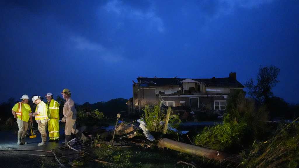 Tornadoes tear through southeast as storms leave 3 dead [Video]