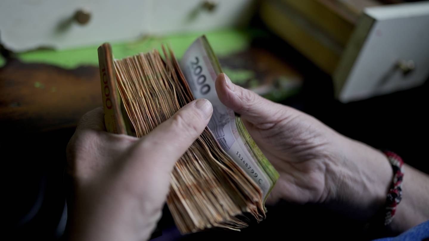 With inflation soaring, Argentina will start printing 10,000 peso notes  Boston 25 News [Video]