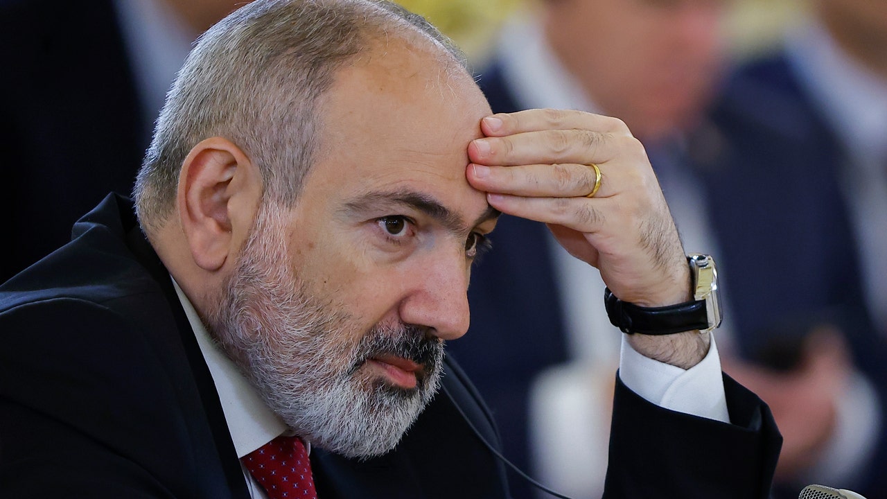 Armenia’s prime minister in Russia for talks amid strain in ties [Video]