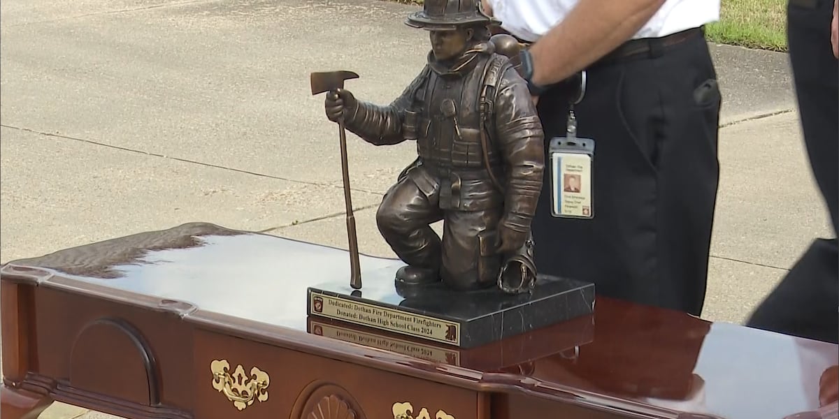 2024 graduates present bronze statue to Dothan Fire Department [Video]