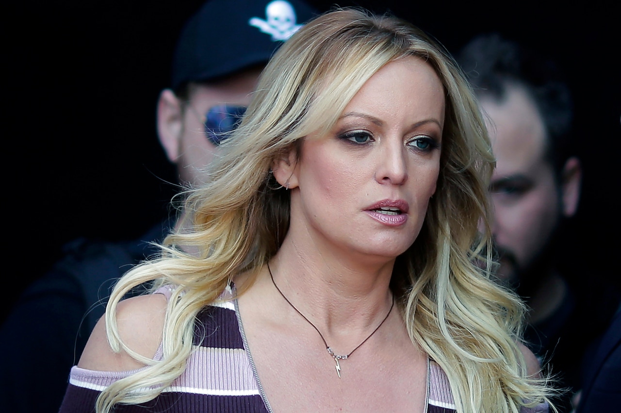 Stormy Daniels resumes testimony today in Trump trial, will face attacks on credibility [Video]