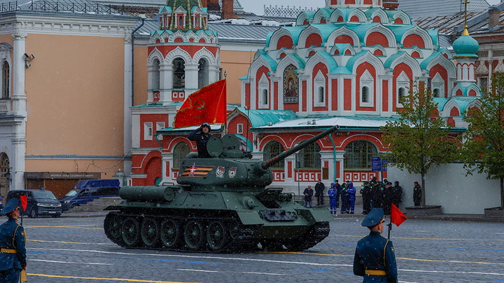 Watch: Lone tank on display at Russias Victory Day parade in Moscow | News [Video]
