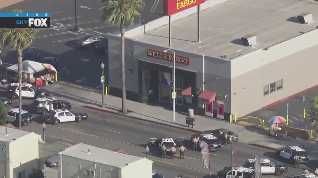 South LA Wells Fargo surrounded by police [Video]