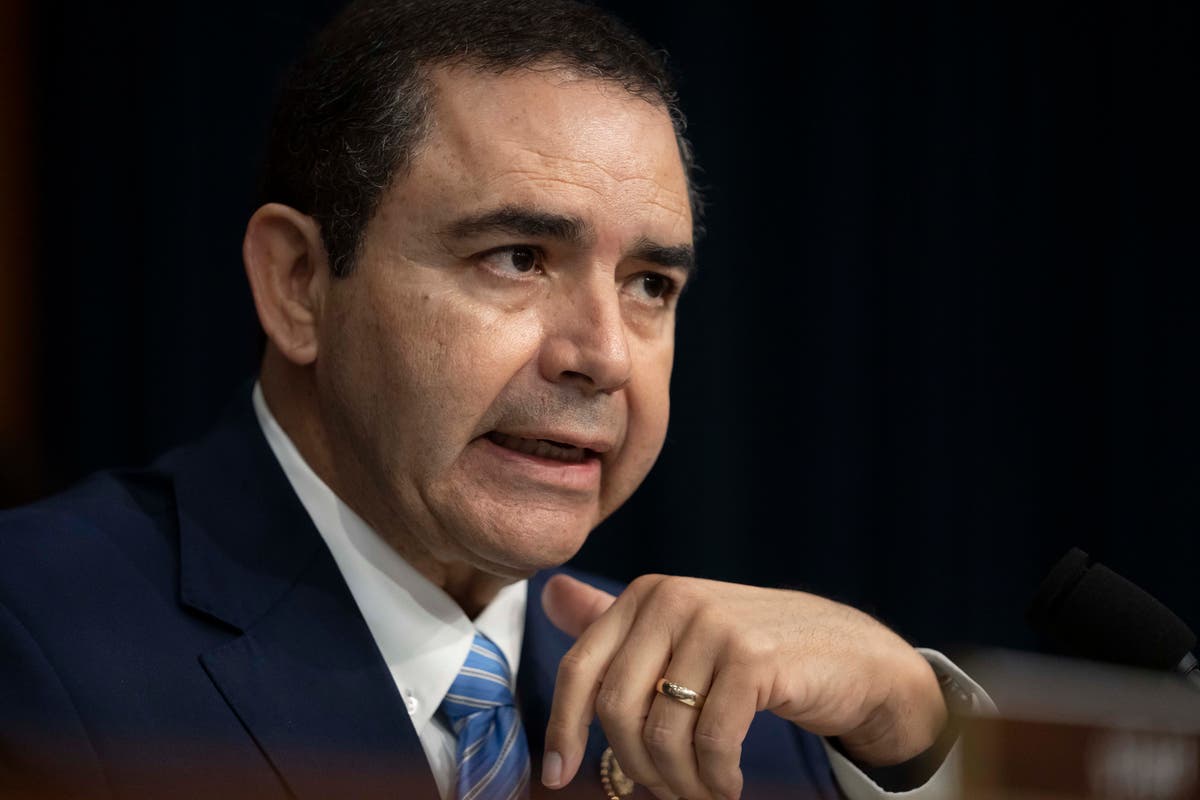 Two people close to indicted congressman Henry Cuellar strike plea deals in bribery case [Video]