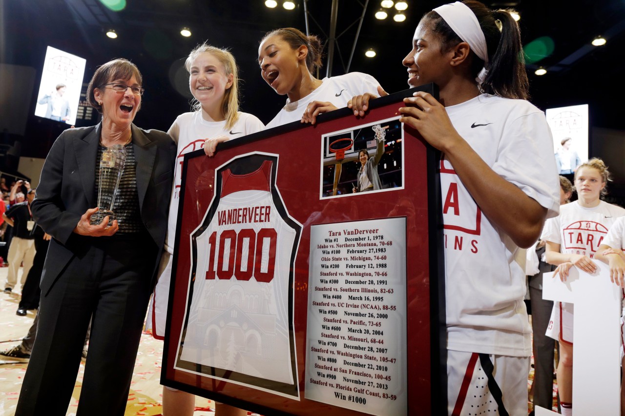 Stanford names basketball court Tara VanDerveer Court for retired Hall of Famer, winningest coach | KLRT [Video]