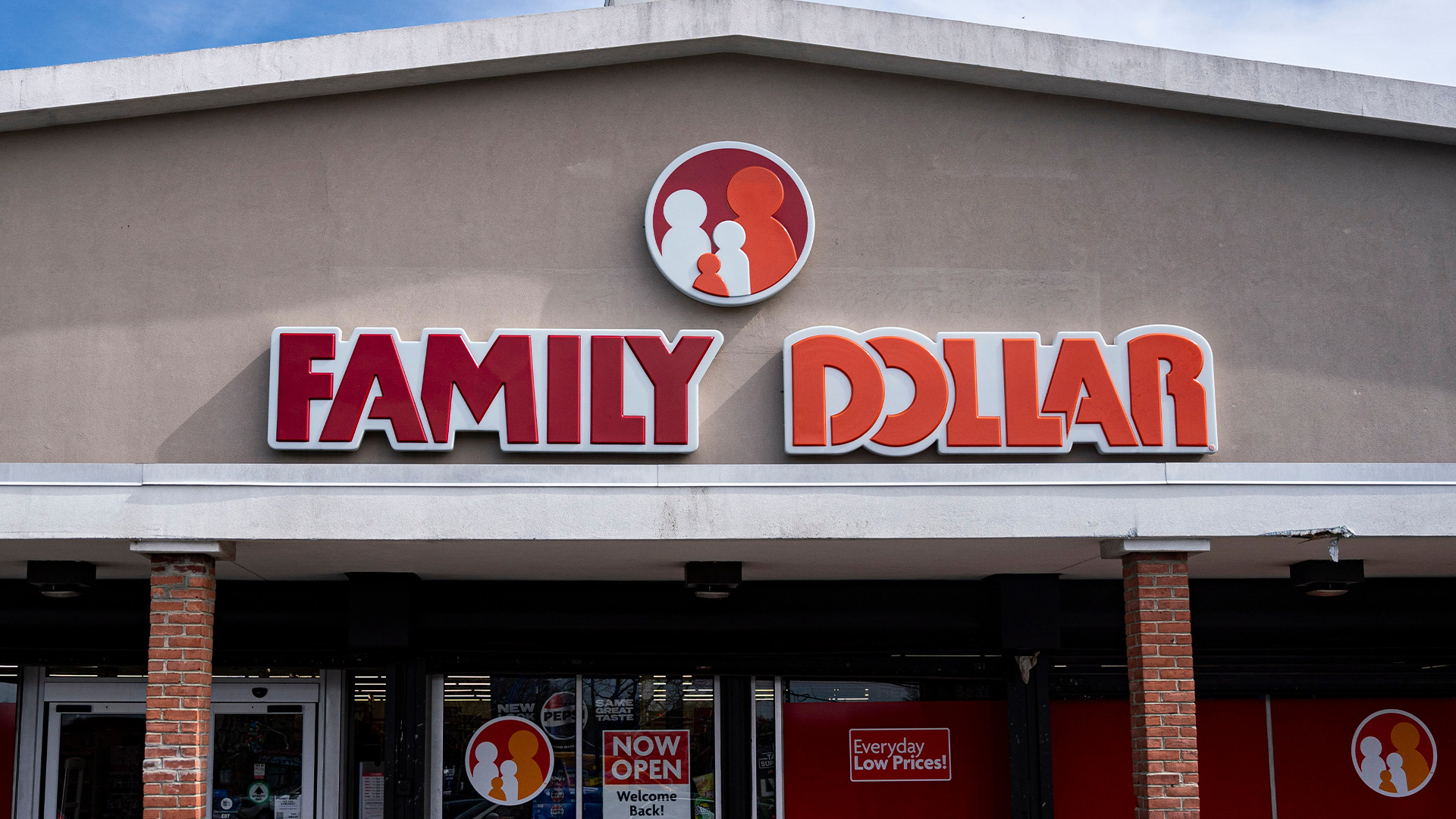 ‘We’re running out of options,’ cries Family Dollar shopper as two stores set to close – and 1,000 more are next [Video]