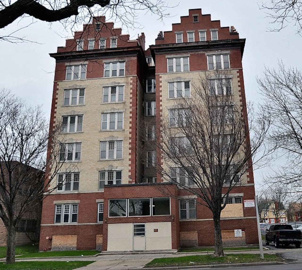 Developer gets tax break to rehab vacant Syracuse apartment complexes [Video]