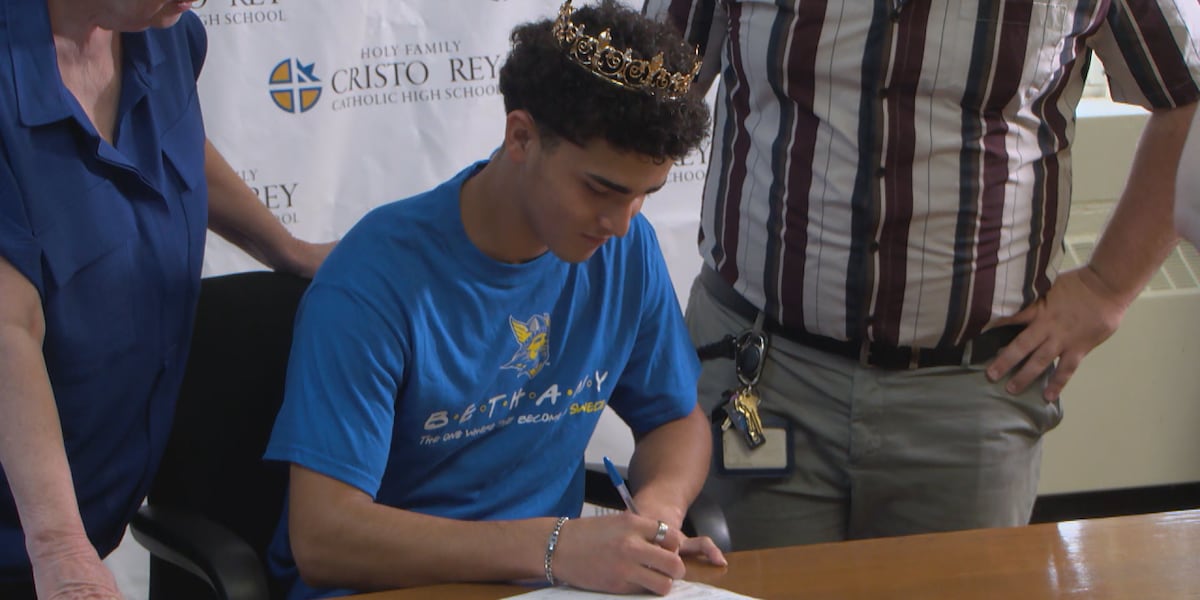 Gonzalez becomes first Holy Family Cristo Rey Catholic High School boys soccer player to sign college scholarship [Video]