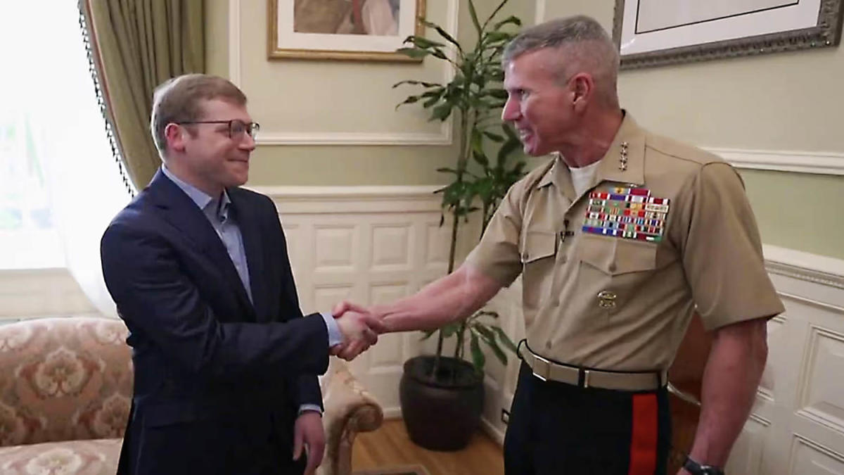 Marine, 58, details moments before his heart stopped and a stranger saved him [Video]