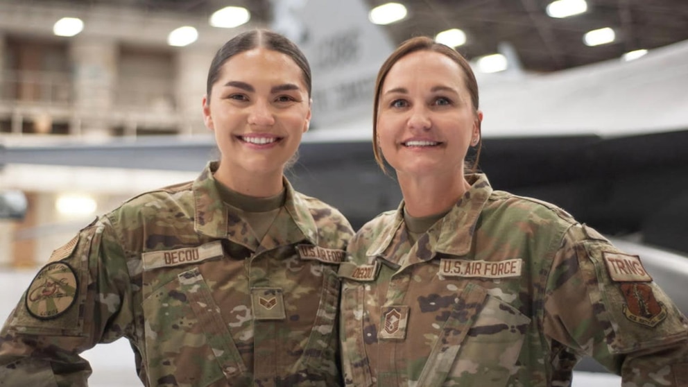 Video Mom of 3 to spend Mother’s Day deployed with daughter [Video]