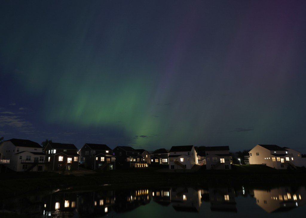 Northern lights seen across Illinois amid rare geomagnetic storm [Video]