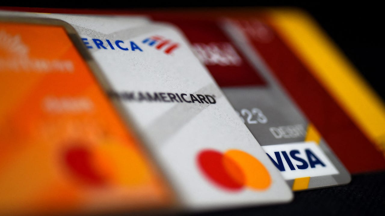 US regulators investigate credit card rewards ‘bait and switch’ schemes [Video]