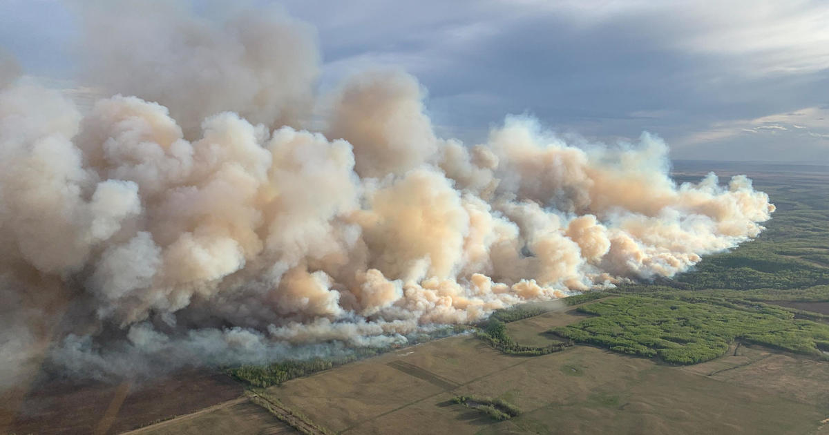 Wildfire in Canada forces thousands to evacuate as smoke causes dangerous air quality [Video]