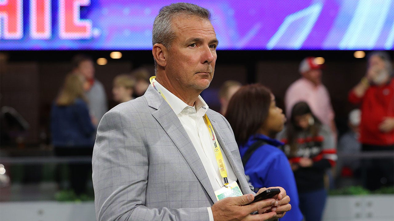 Legendary college football coach Urban Meyer likens NIL to ‘cheating’: ‘That’s not what the intent is’ [Video]
