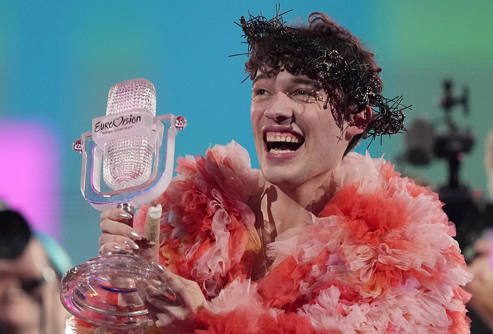 Switzerland’s Nemo wins 2024 Eurovision final after event roiled by protests over war in Gaza, against Israel participation [Video]