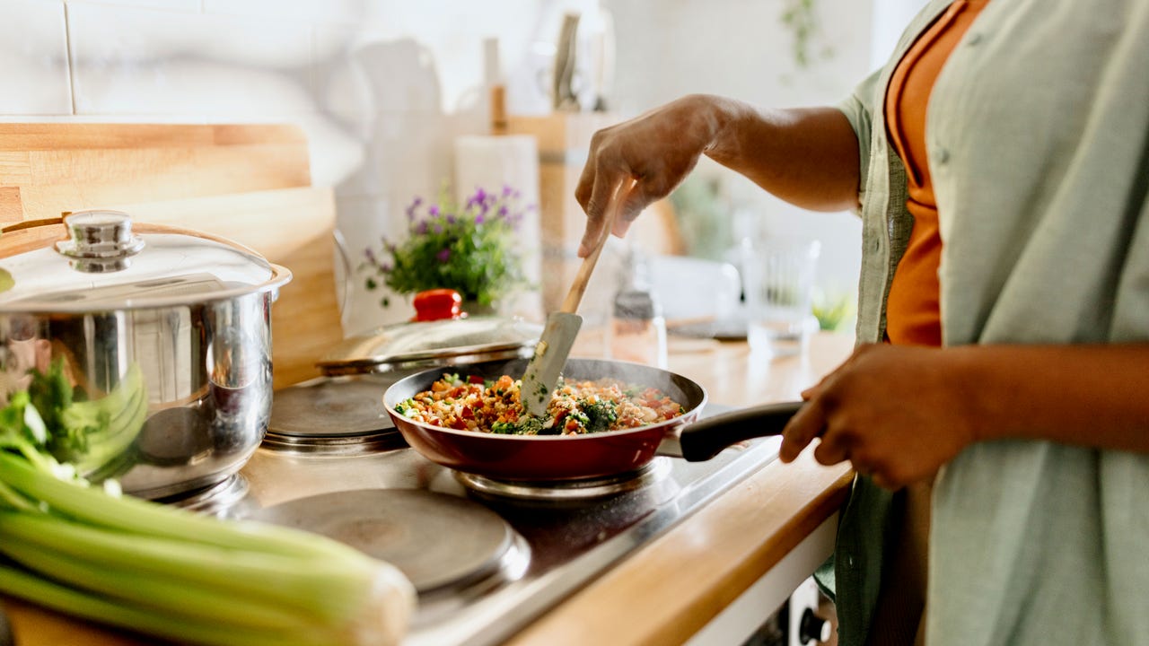 Common cooking ingredient could reduce dementia mortality risk, study suggests [Video]